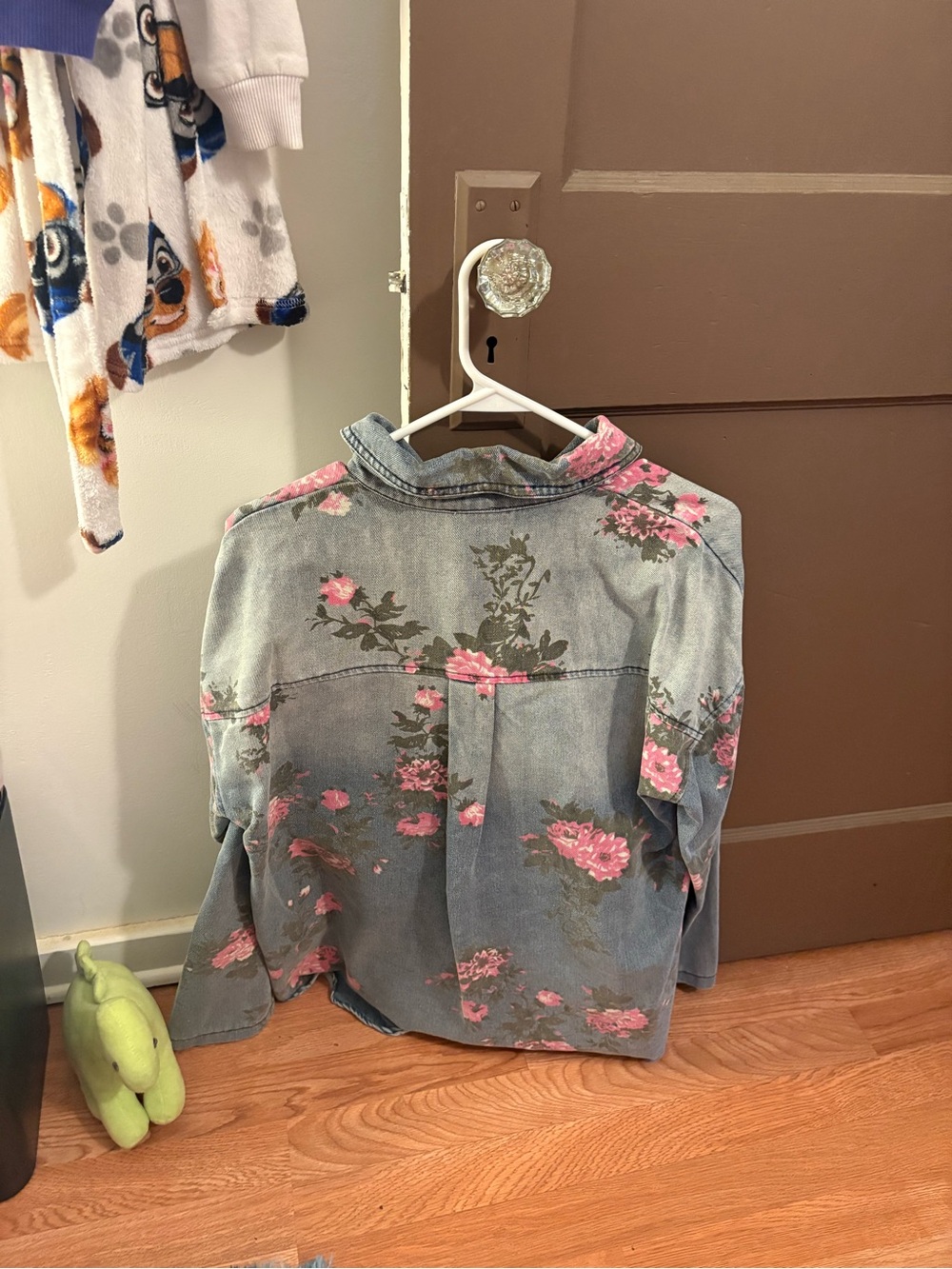 BIBI women’s ' Pink Floral Denim Button-Up Shirt - Picture 3 of 3
